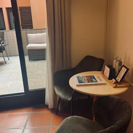 阿斯科纳广场餐厅酒店 2*
